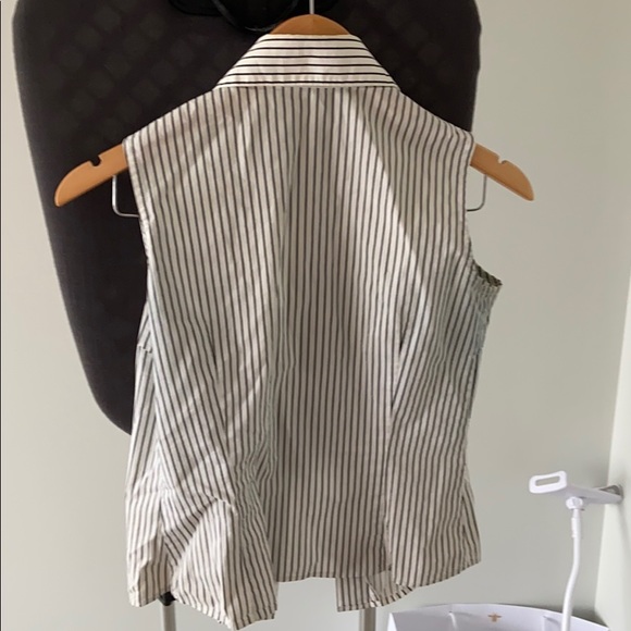 Sleeveless buttoned shirt - Picture 4 of 6